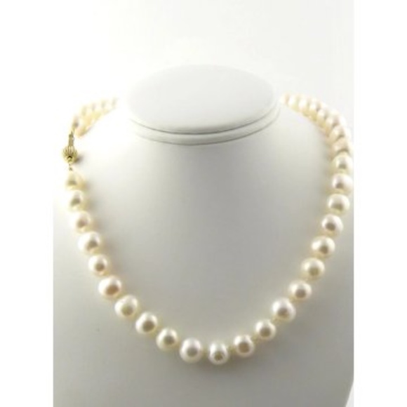 Vintage Freshwater Pearl Necklace with 14 Karat Yellow Gold Closure #3710